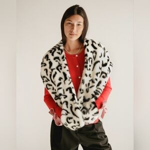 New SHRIMPS Faux Fur Leopard Print Stole Pockets